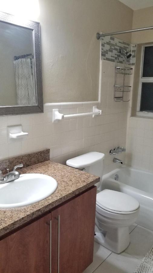 Glam 2 Bedroom Apartment Close To Nsu In Cooper City Kültér fotó